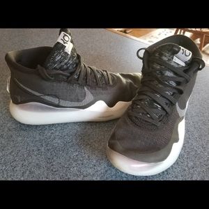 Boys basketball shoes